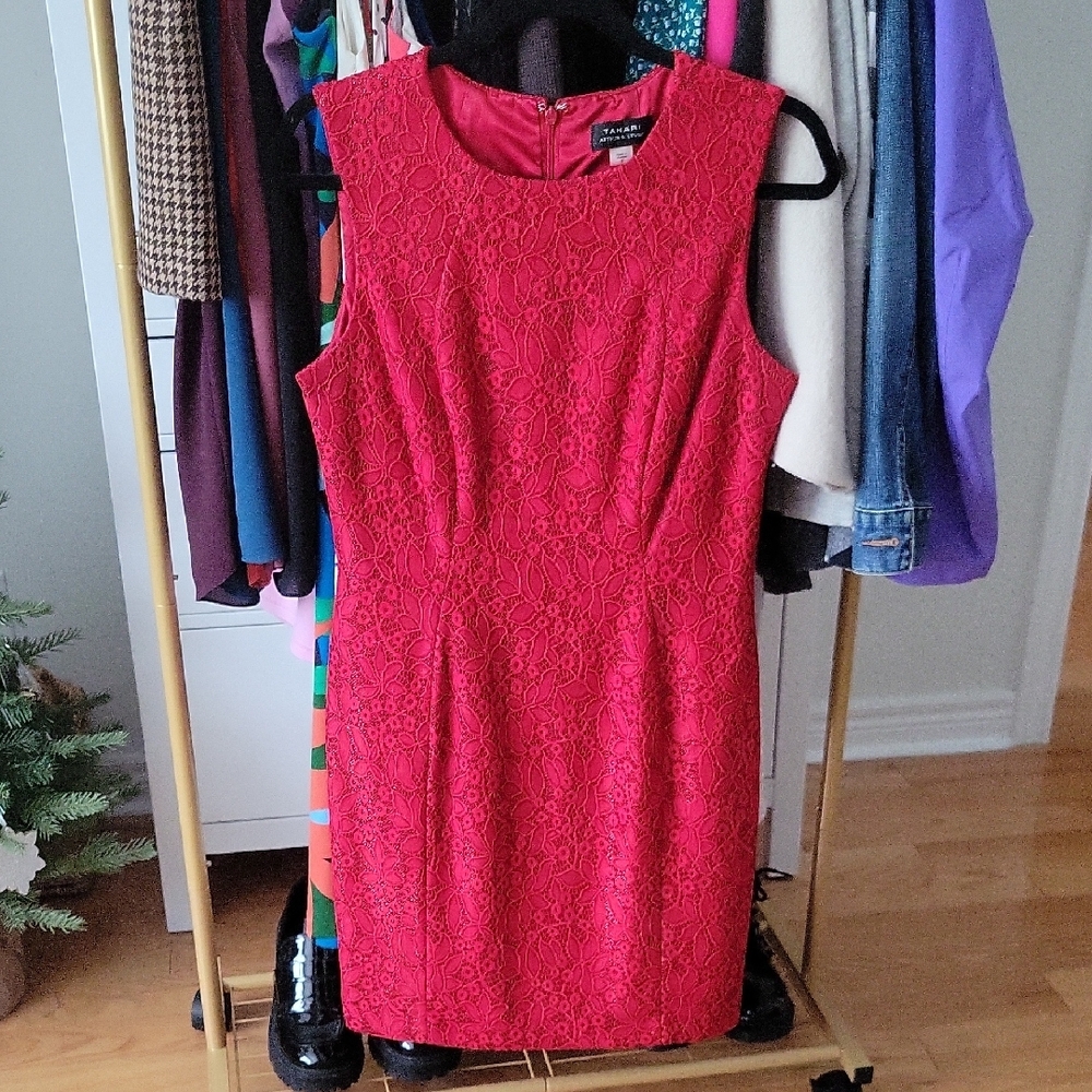 Tahari Red Lace Sheath Mini Dress Sleeveless Crew Neck